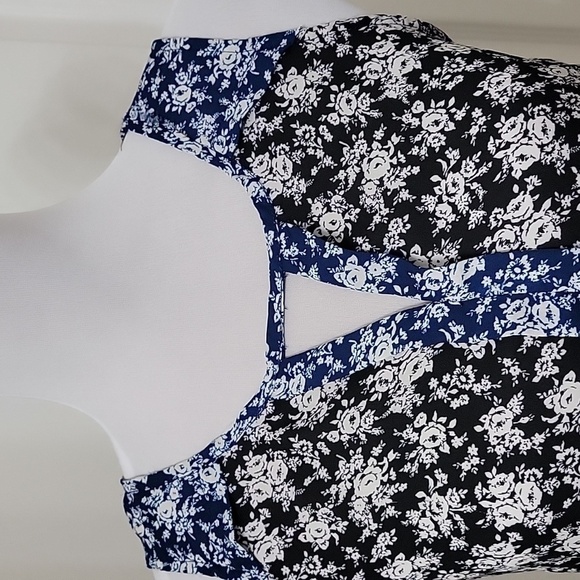 Skies are Blue Size XSP Black Blue Sleeveless Blouse, Exc. Used Condition - Picture 2 of 11